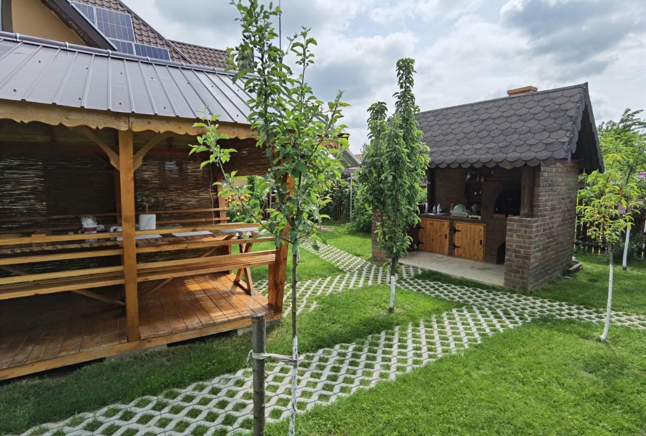 Conacul Caterinei Hotel Polovragi Bagian luar foto